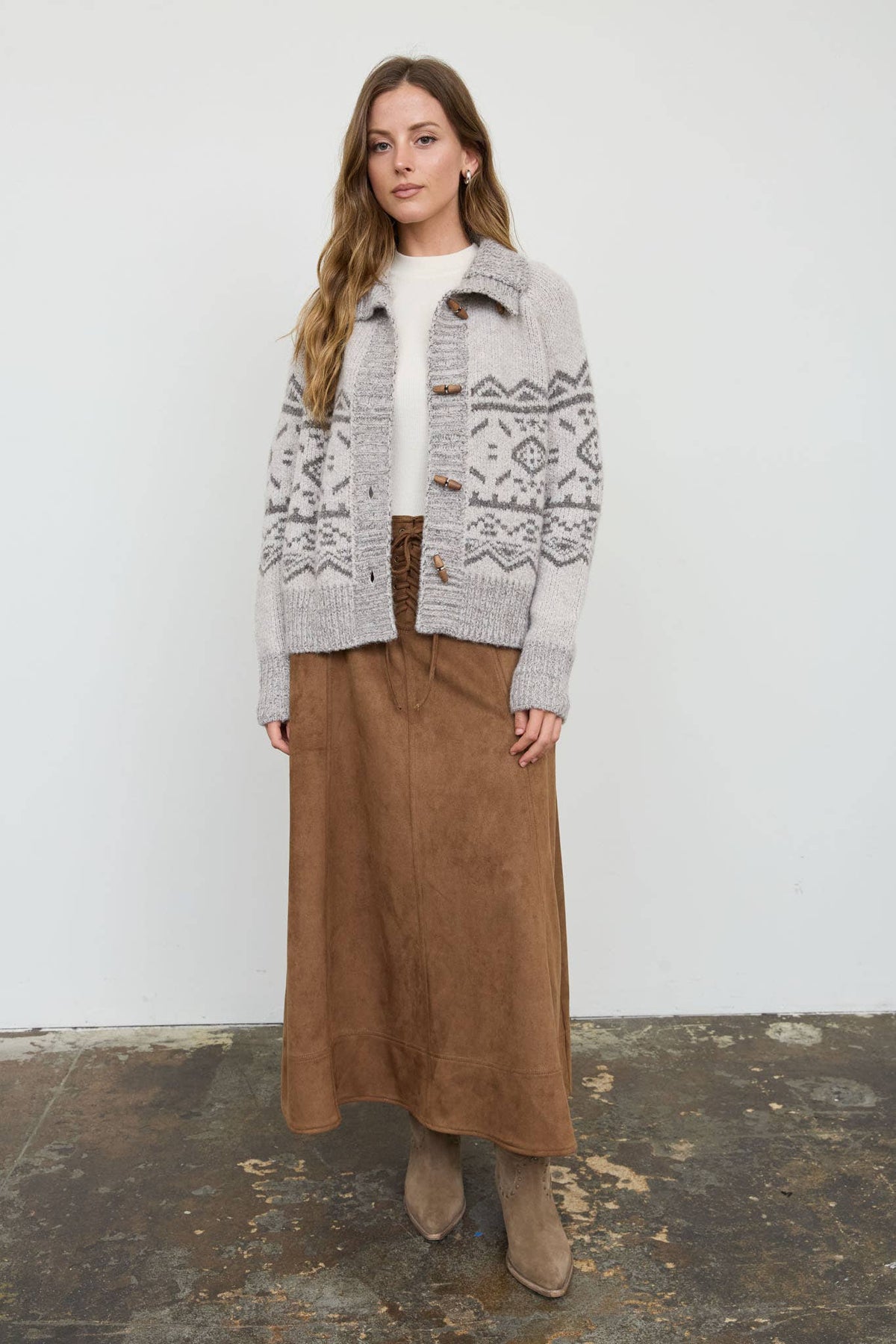MOCK NECK TOGGLE BUTTON FAIR ISLE KNIT CARDIGAN: LIGHT TAUPE