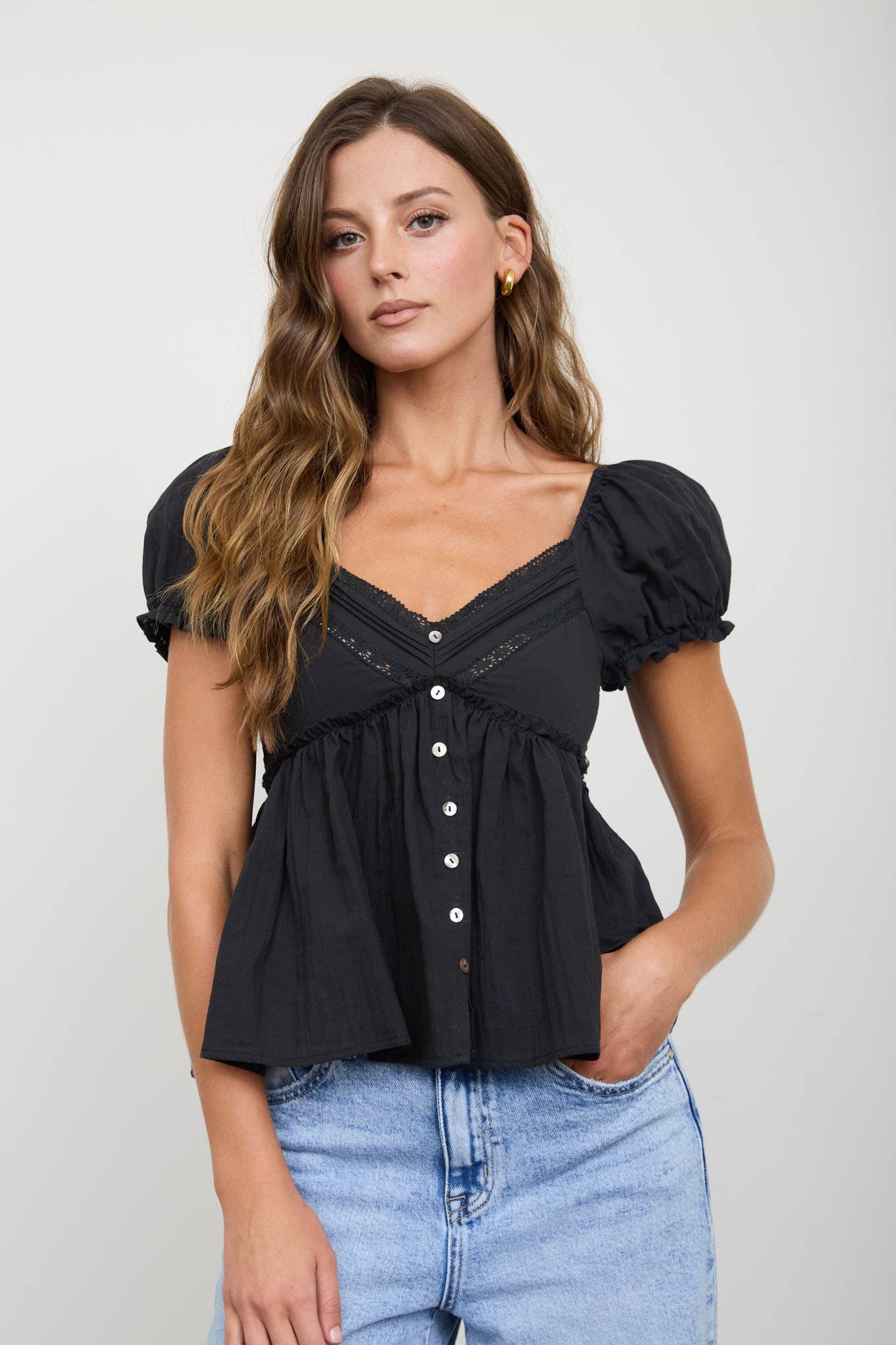 V NECK LACE PUFF SLEEVE BUTTON DOWN TOP : BLACK