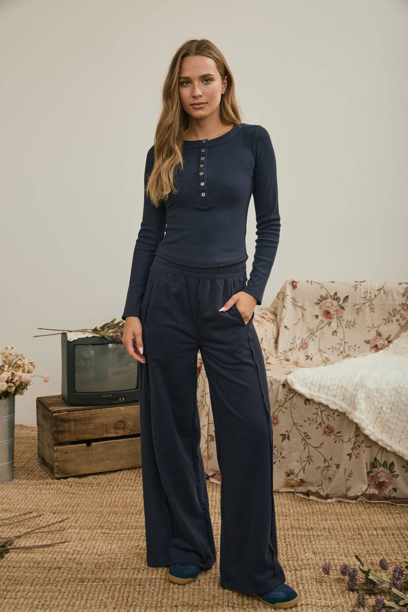 FITTED LONG SLEEVE RIBBED HENLEY KNIT TOP :