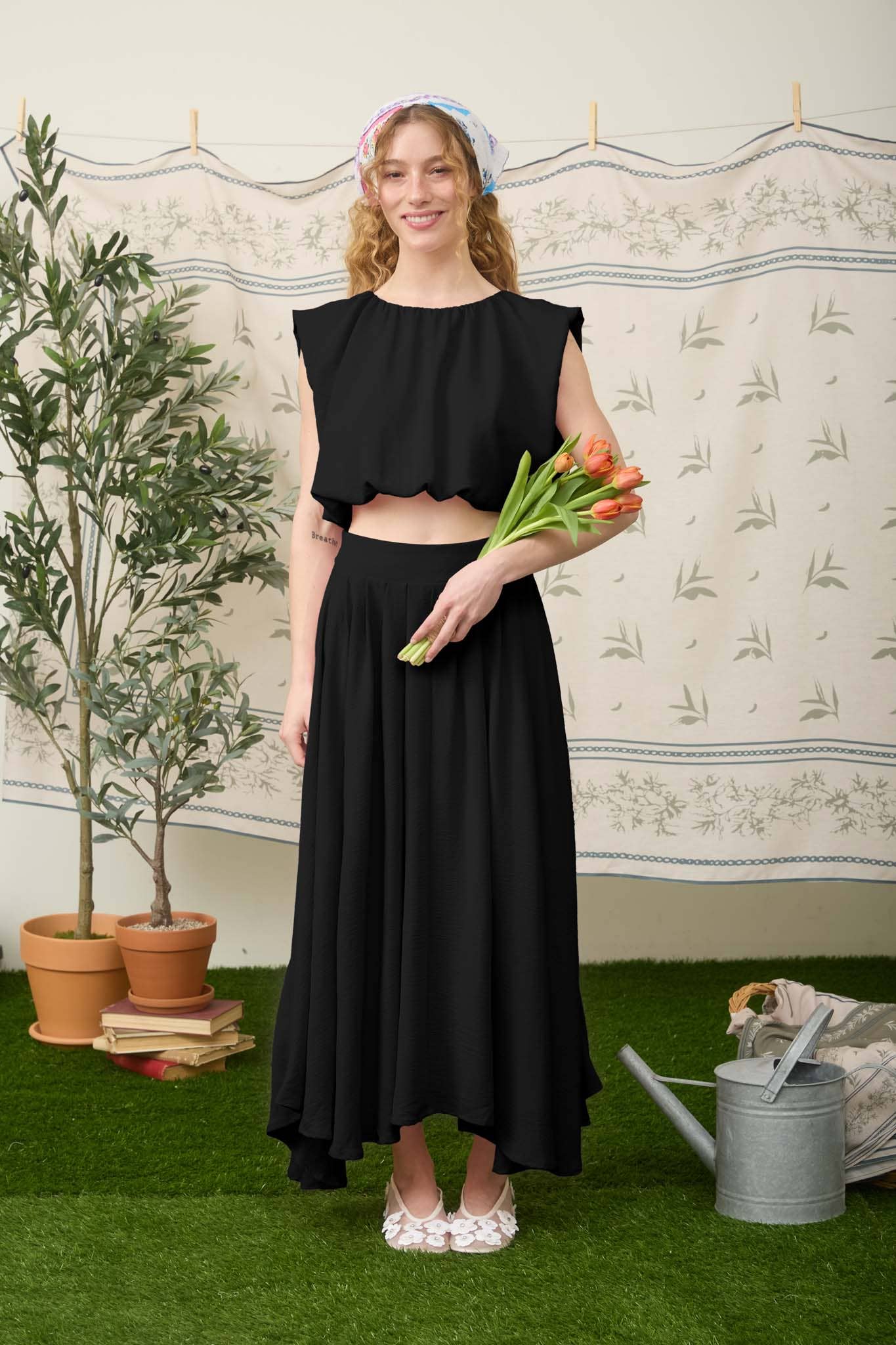SLEEVELESS BALLOON CROP TOP: BLACK