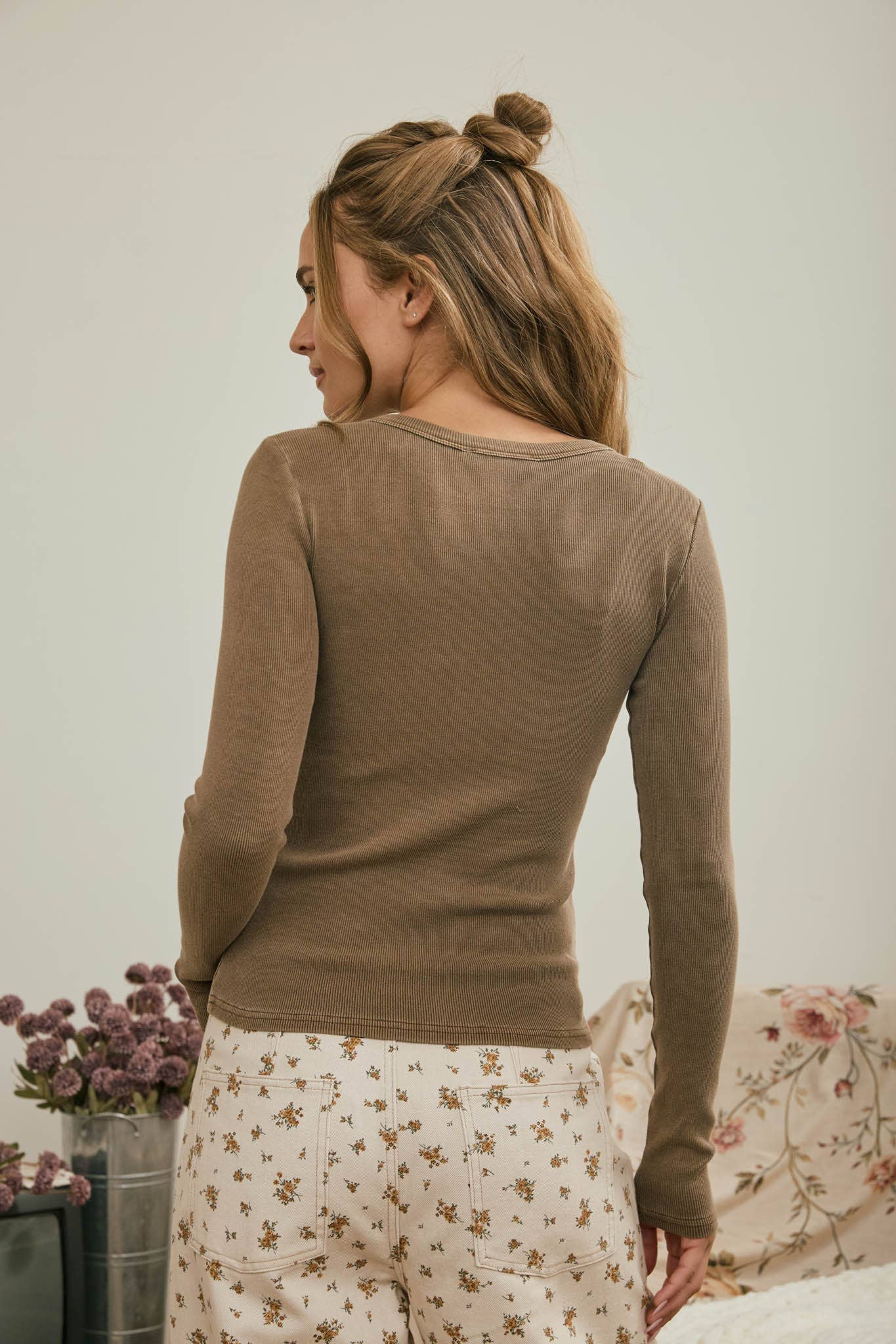 BUTTON FRONT ROUND NECK LONG SLEEVE KNIT TOP brown