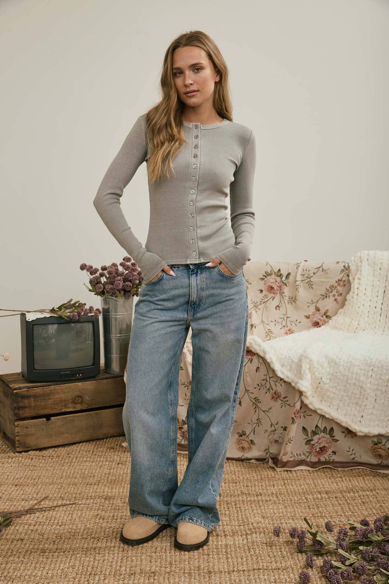 BUTTON FRONT ROUND NECK LONG SLEEVE KNIT TOP brown