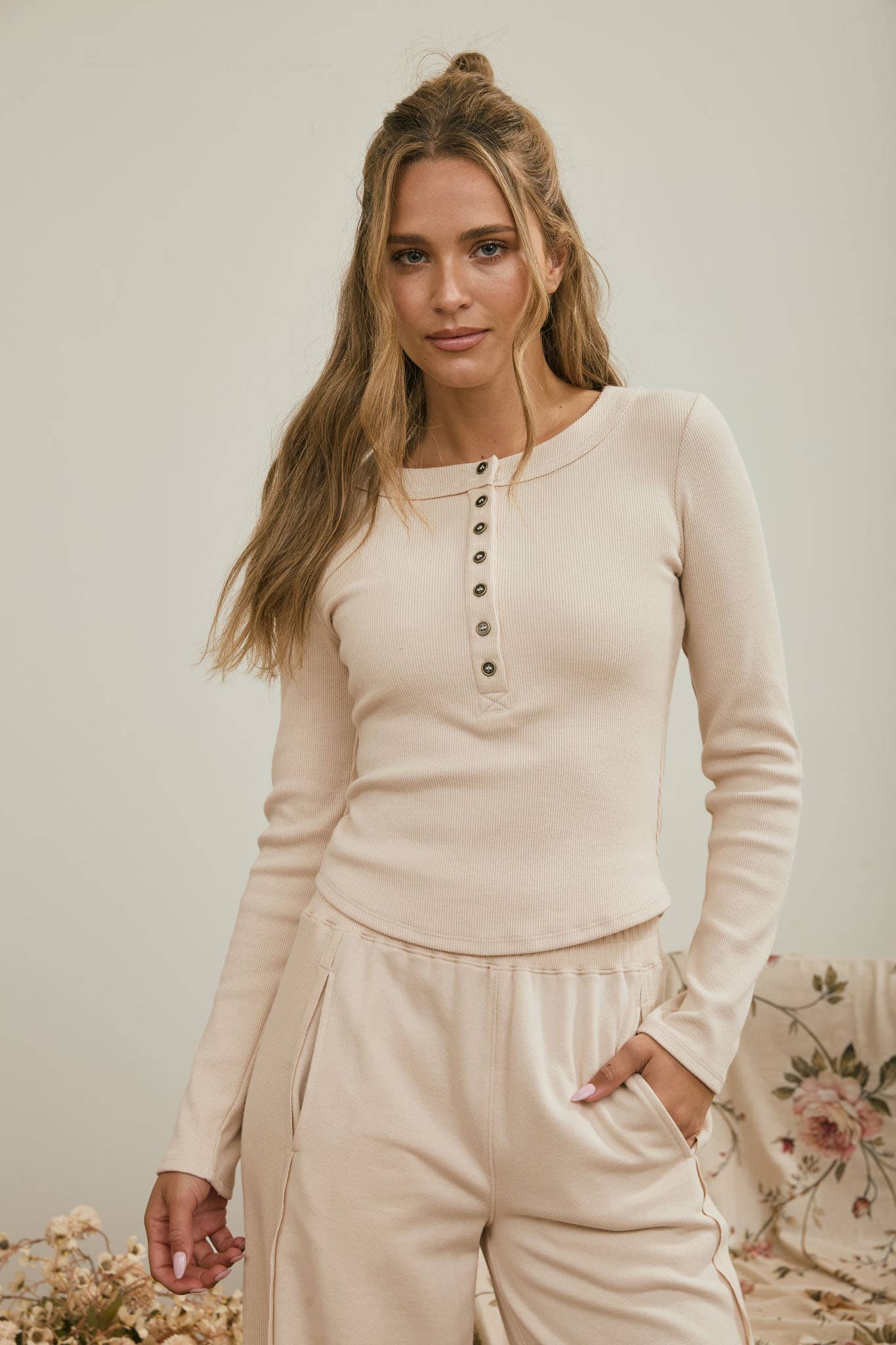 FITTED LONG SLEEVE RIBBED HENLEY KNIT TOP :