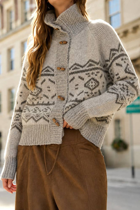 MOCK NECK TOGGLE BUTTON FAIR ISLE KNIT CARDIGAN: LIGHT TAUPE