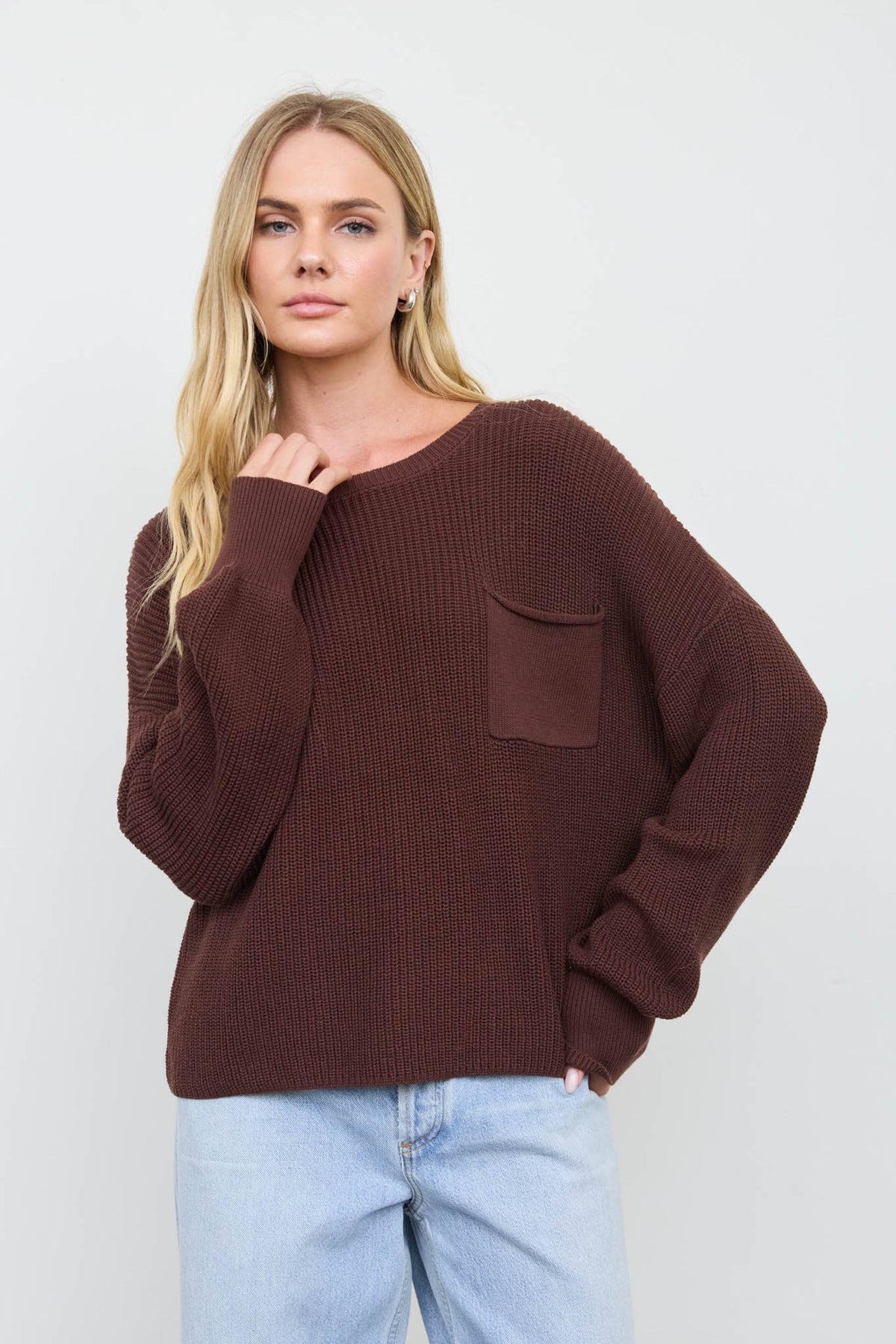 RAW EDGE CROPPED LONG SLEEVE KNIT SWEATER: BURGUNDY