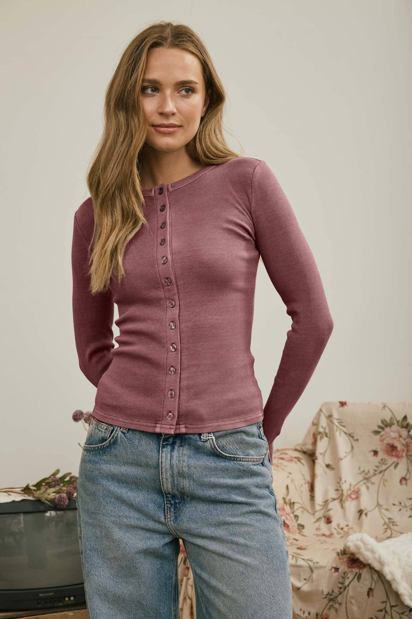 BUTTON FRONT ROUND NECK LONG SLEEVE KNIT TOP brown