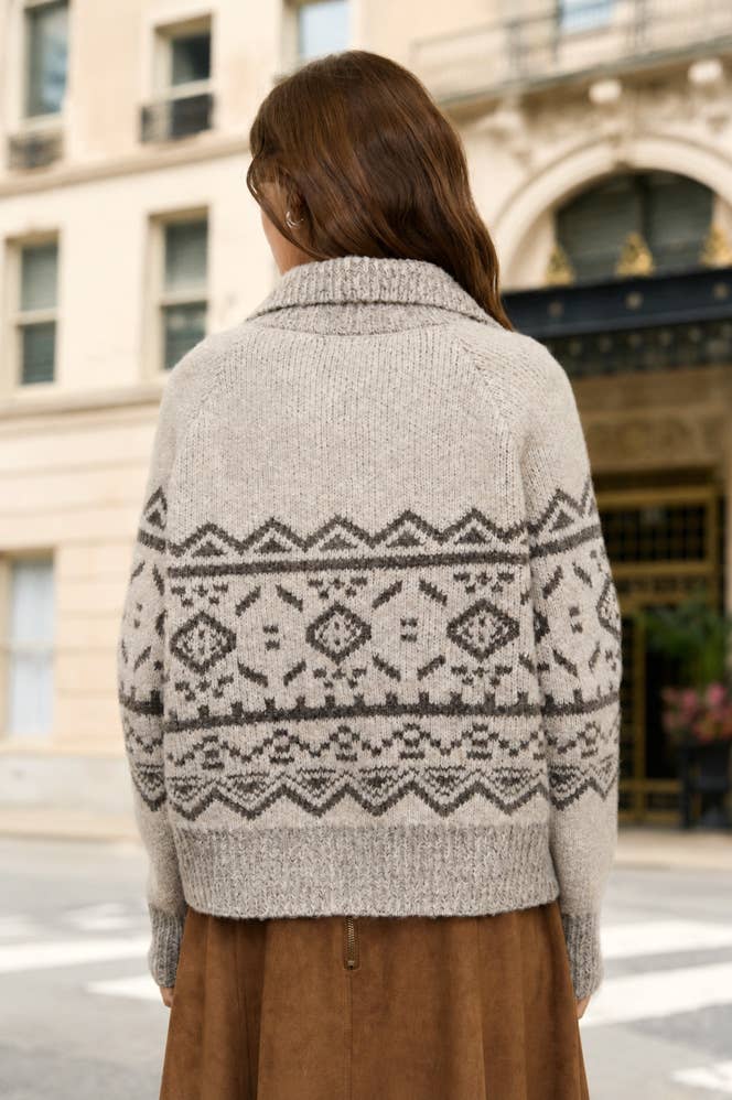 MOCK NECK TOGGLE BUTTON FAIR ISLE KNIT CARDIGAN: LIGHT TAUPE